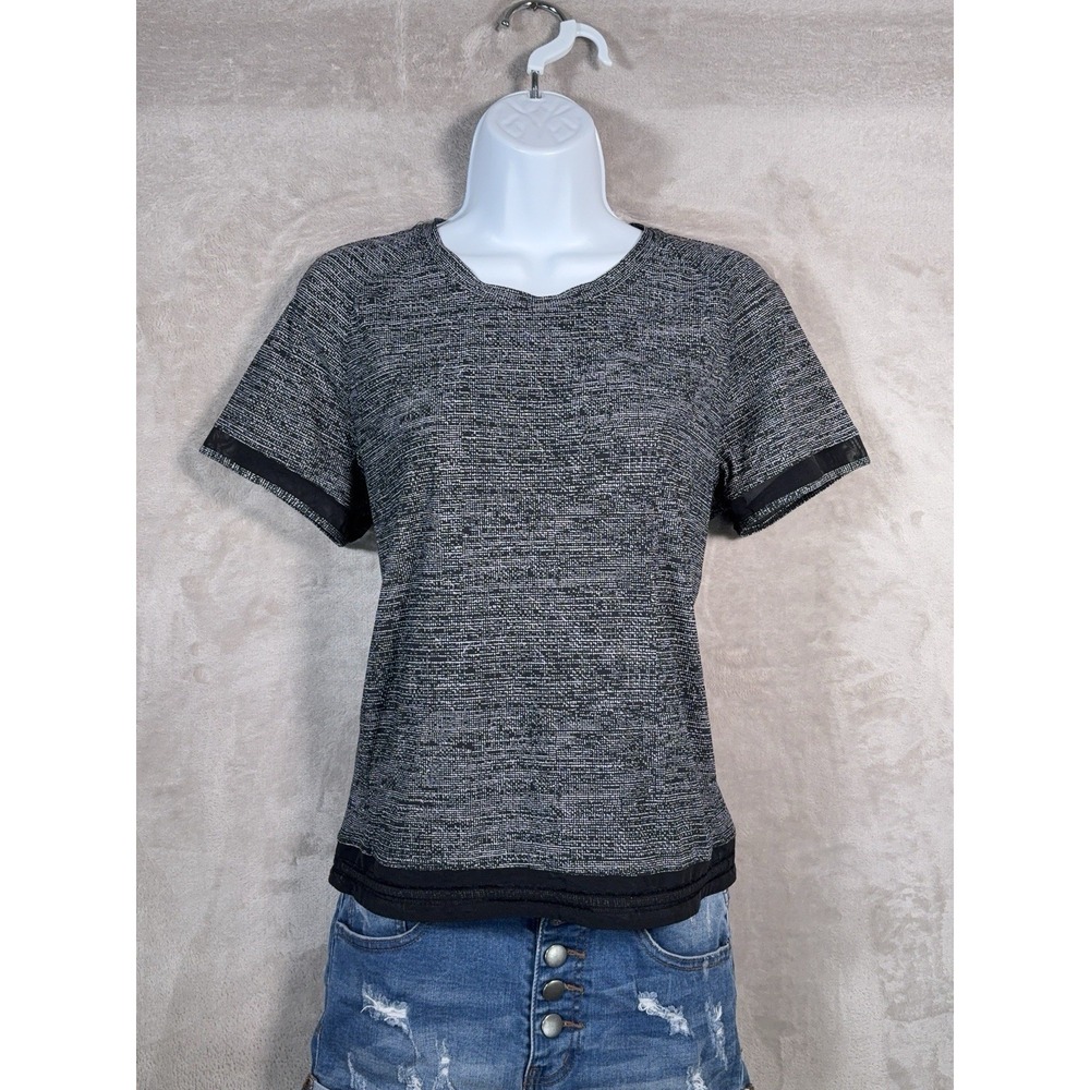 Lululemon Performance Shirt Womens Size 12 Gray Striped Training Yoga